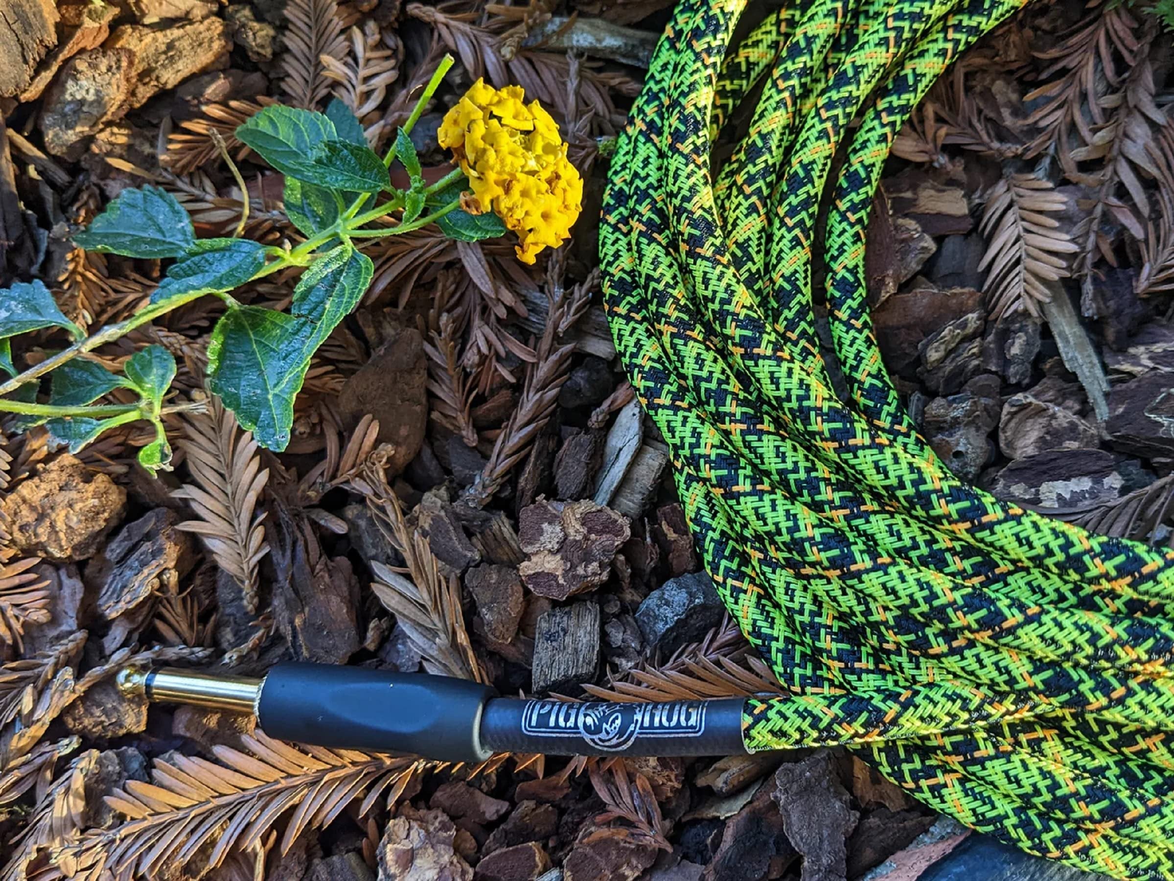 Pig Hog PCH10GYW Yellow Graffiti High Performance Instrumental Cable 10-Feet Straight Unique Woven Outer Covering Gold Plated 1/4" Straight Connectors