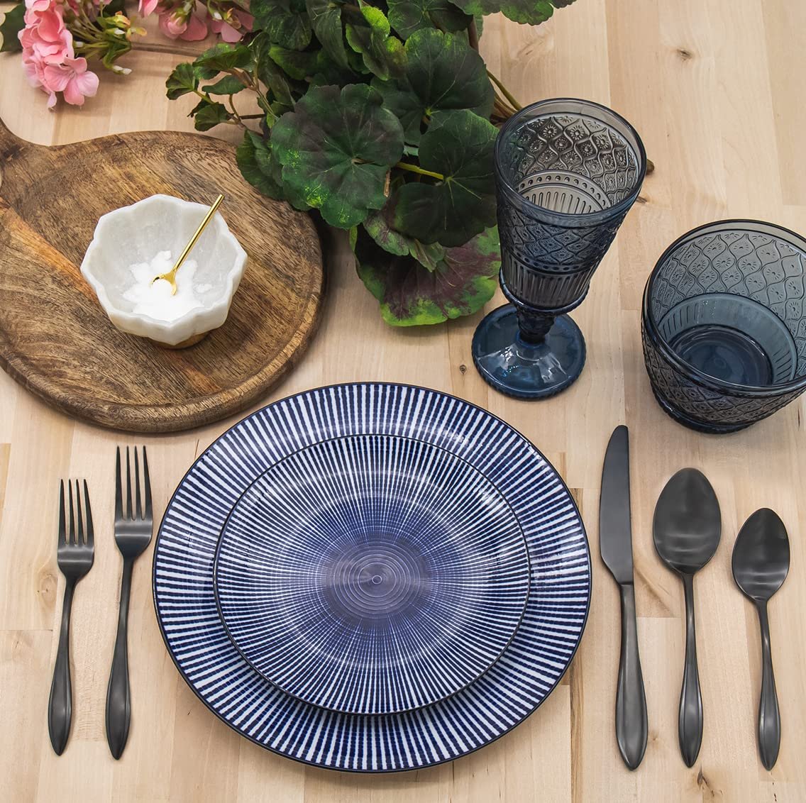 Godinger 20 Piece Flatware Set with 4 Dinner Forks, 4 Salad Forks, 4 Tablespoons, 4 Teaspoons and Knifes, 18/0 Stainless Steel Unica Matte, Set of 4