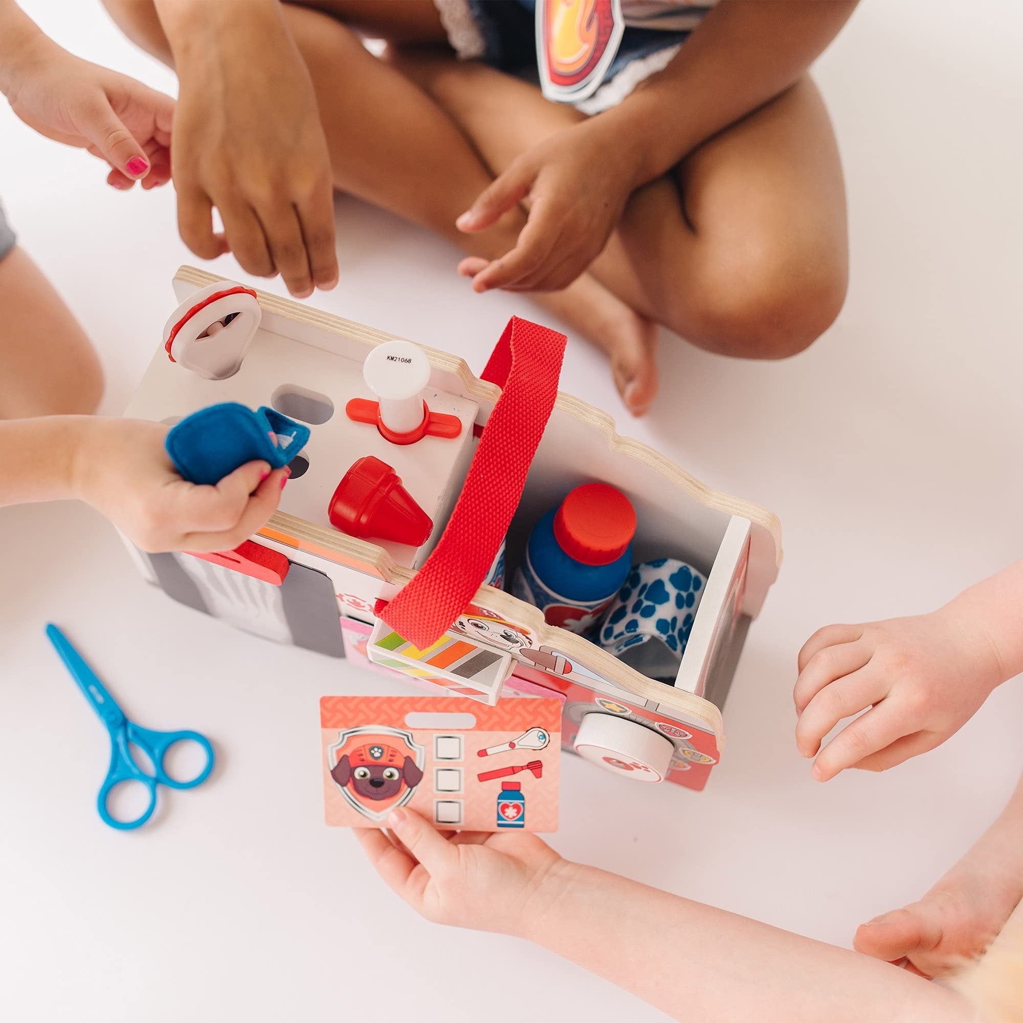 Melissa & Doug PAW Patrol Marshall's Wooden Rescue EMT Caddy (14 Pieces)