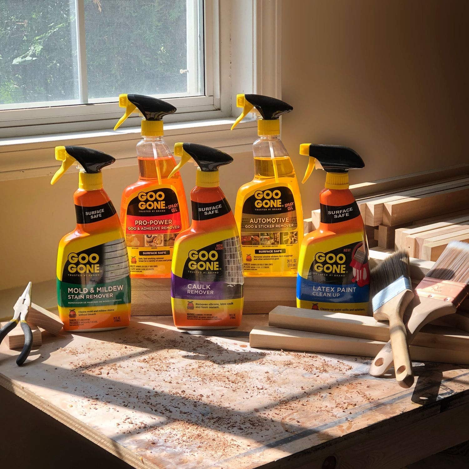 Goo Gone Automotive - Cleans Auto Interiors, Auto Bodies and Rims, Removes Bugs & Stickers - 16 Fl. Oz.