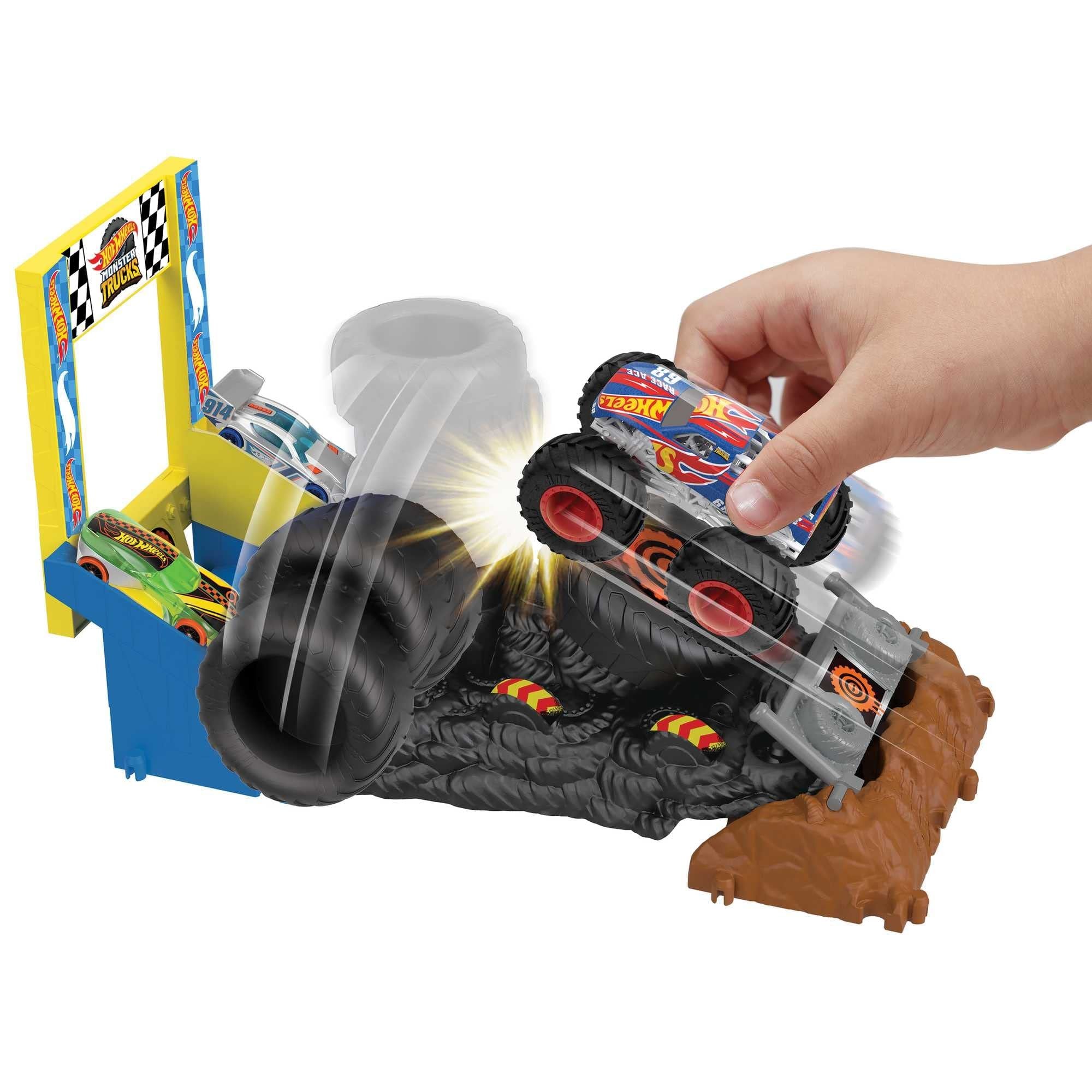 Hot Wheels Monster Trucks Arena Smashers Race Ace Smash Race Challenge Playset with 1:64 Scale Race Ace Toy Truck and 1 Crushable Car