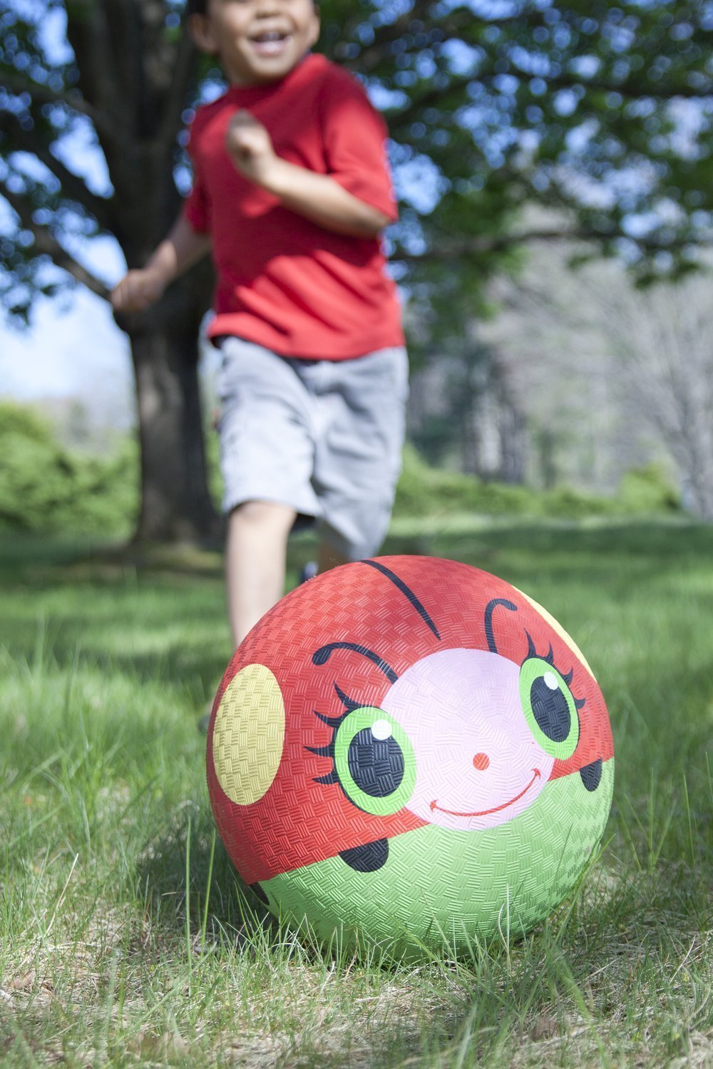 Melissa & Doug Sunny Patch Bollie Ladybug Classic Rubber Kickball
