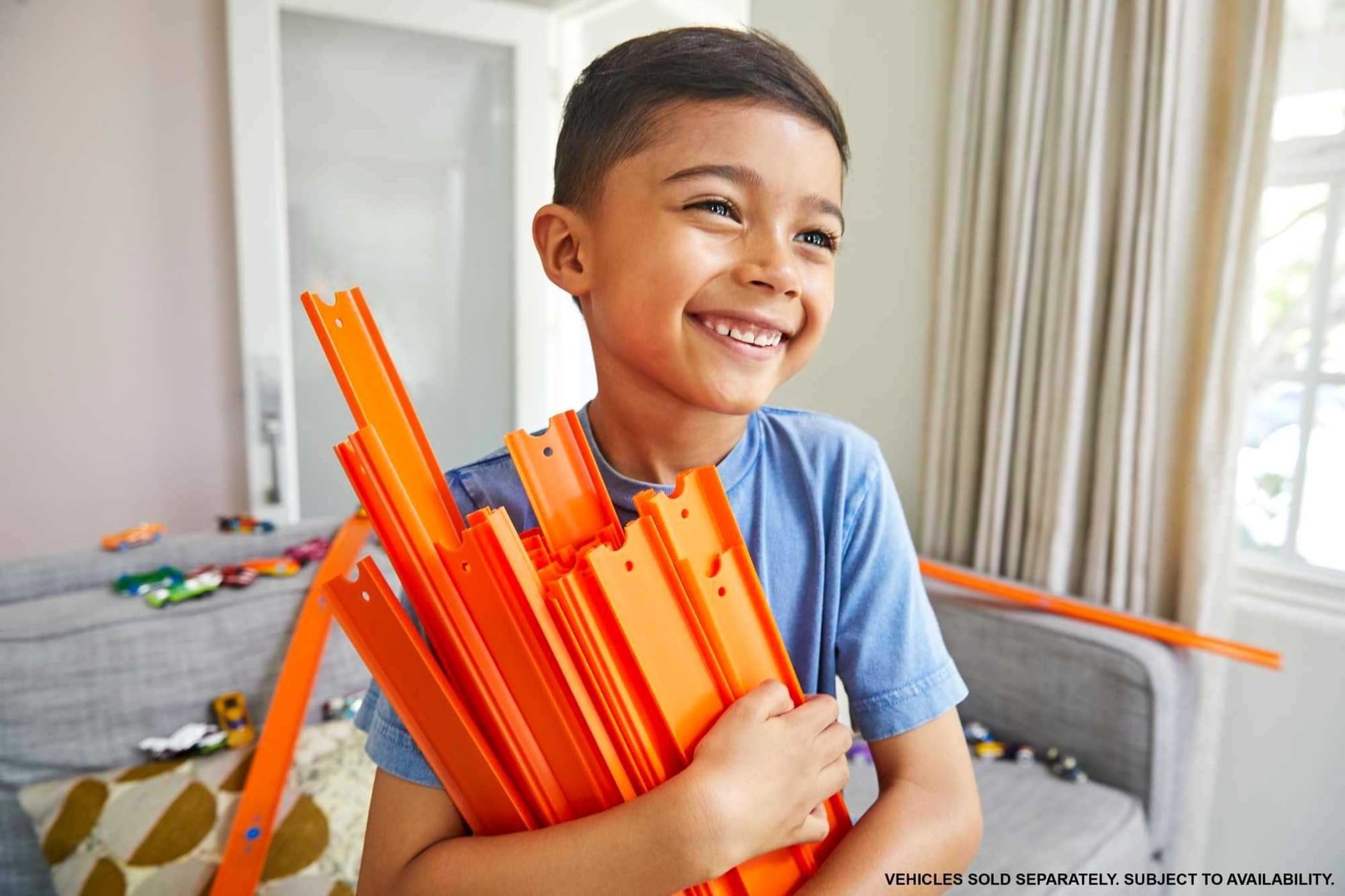 Hot Wheels Toy Car Track Set, Straight Track Set with 37 Component Building Parts & 1:64 Scale Vehicle (Amazon Exclusive)