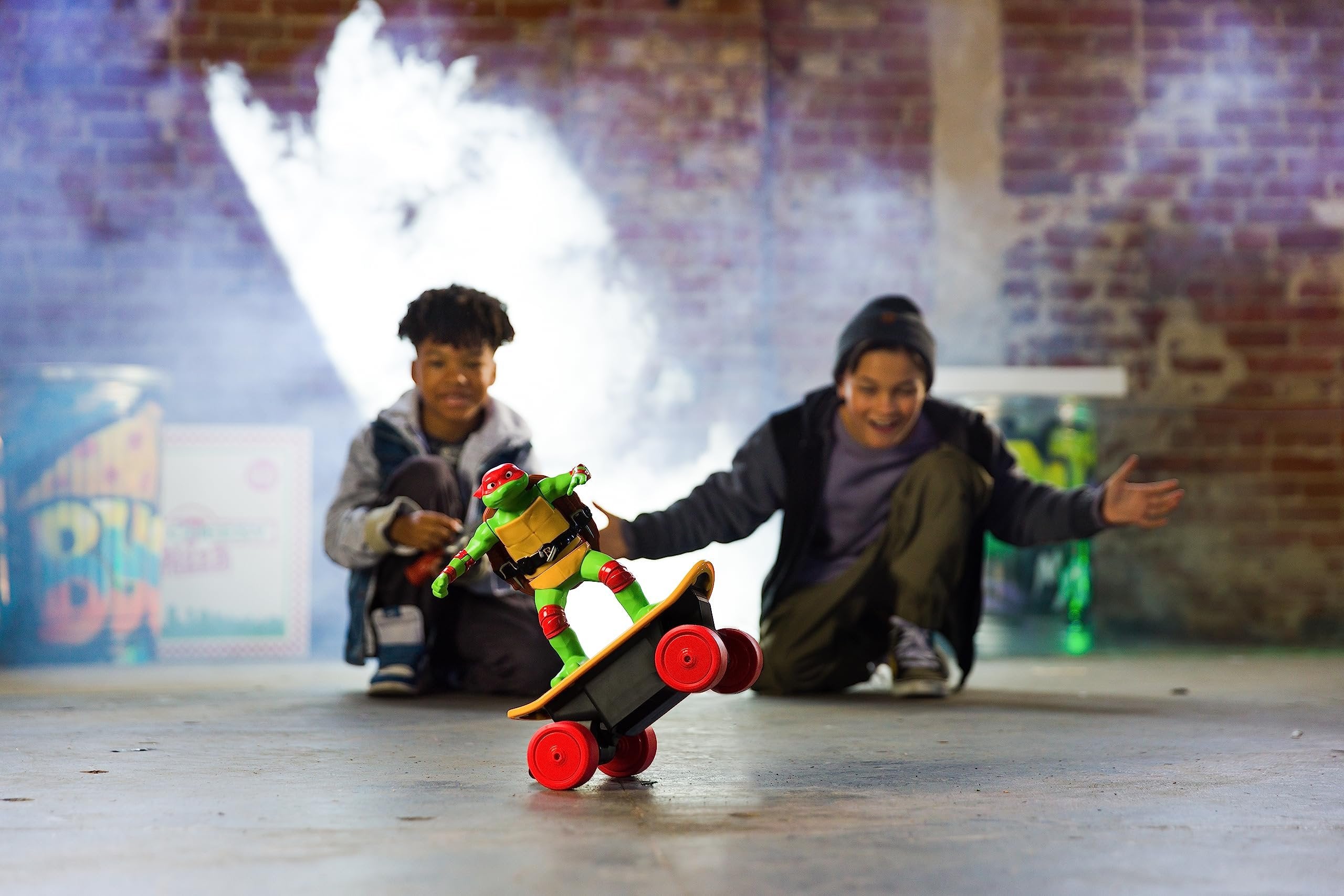 Teenage Mutant Ninja Turtles Raphael Cowabunga Skate RC - Imitates Real Skate Tricks - 2.4 GHz Remote Control - Ages 3+