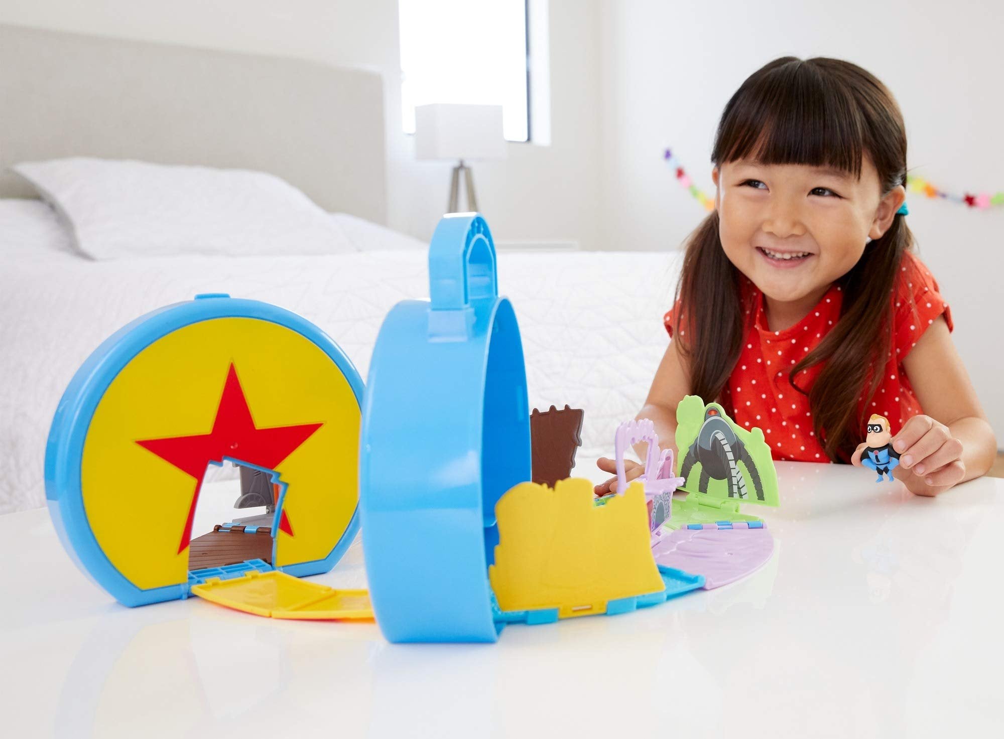 Mattel Disney Pixar Minis World of Pixar Playset Multiple Movies for Storytelling and Portable Play, Includes Mini Mr. Incredible Figure, Folds up, Kids Ages 3 and Up