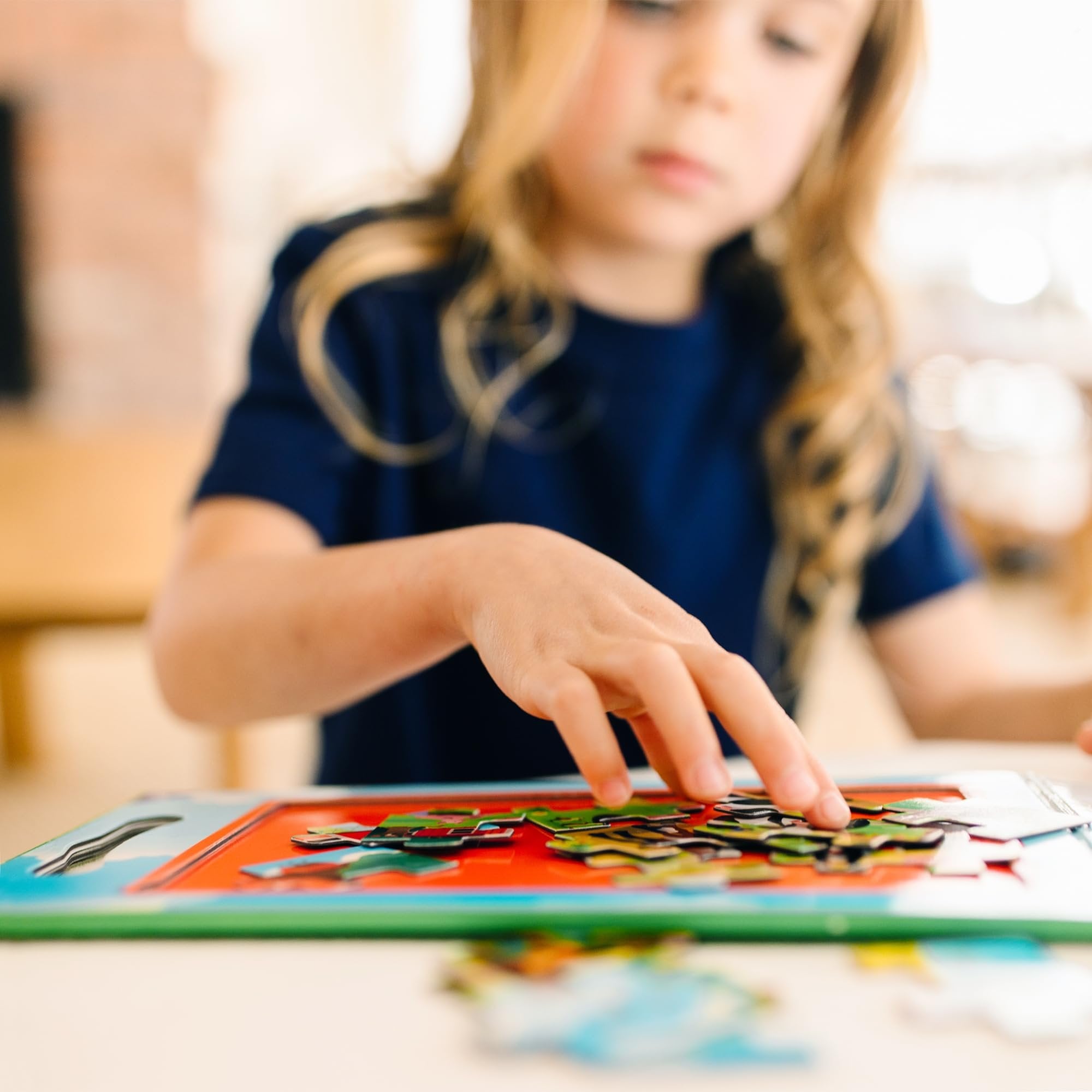 Melissa & Doug Take-Along Magnetic Jigsaw Puzzles Travel Toy On the Farm (2 15-Piece Puzzles) - FSC Certified
