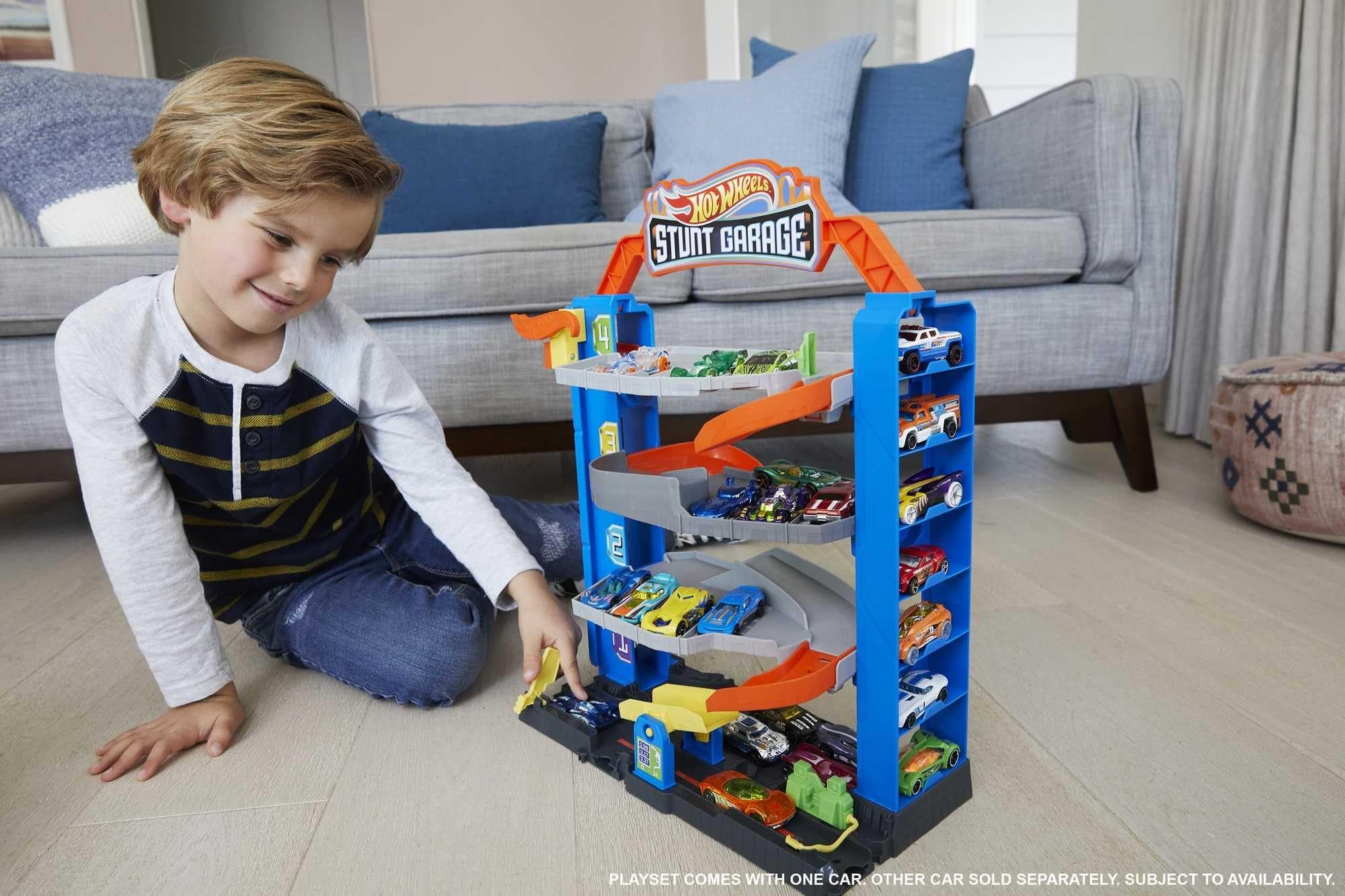Hot Wheels City Stunt Garage Play Set Gift Idea for Ages 3 to 8 Years Elevator to Upper Levels Connects to Other Sets