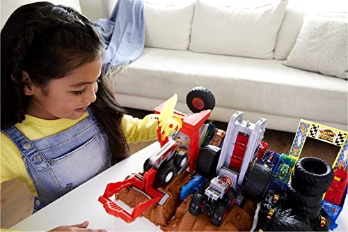 Hot Wheels Monster Trucks Playset & Toy Truck, Arena Smashers 5-Alarm Fire Crash Challenge, 1:64 Scale Firetruck & Crushable Car