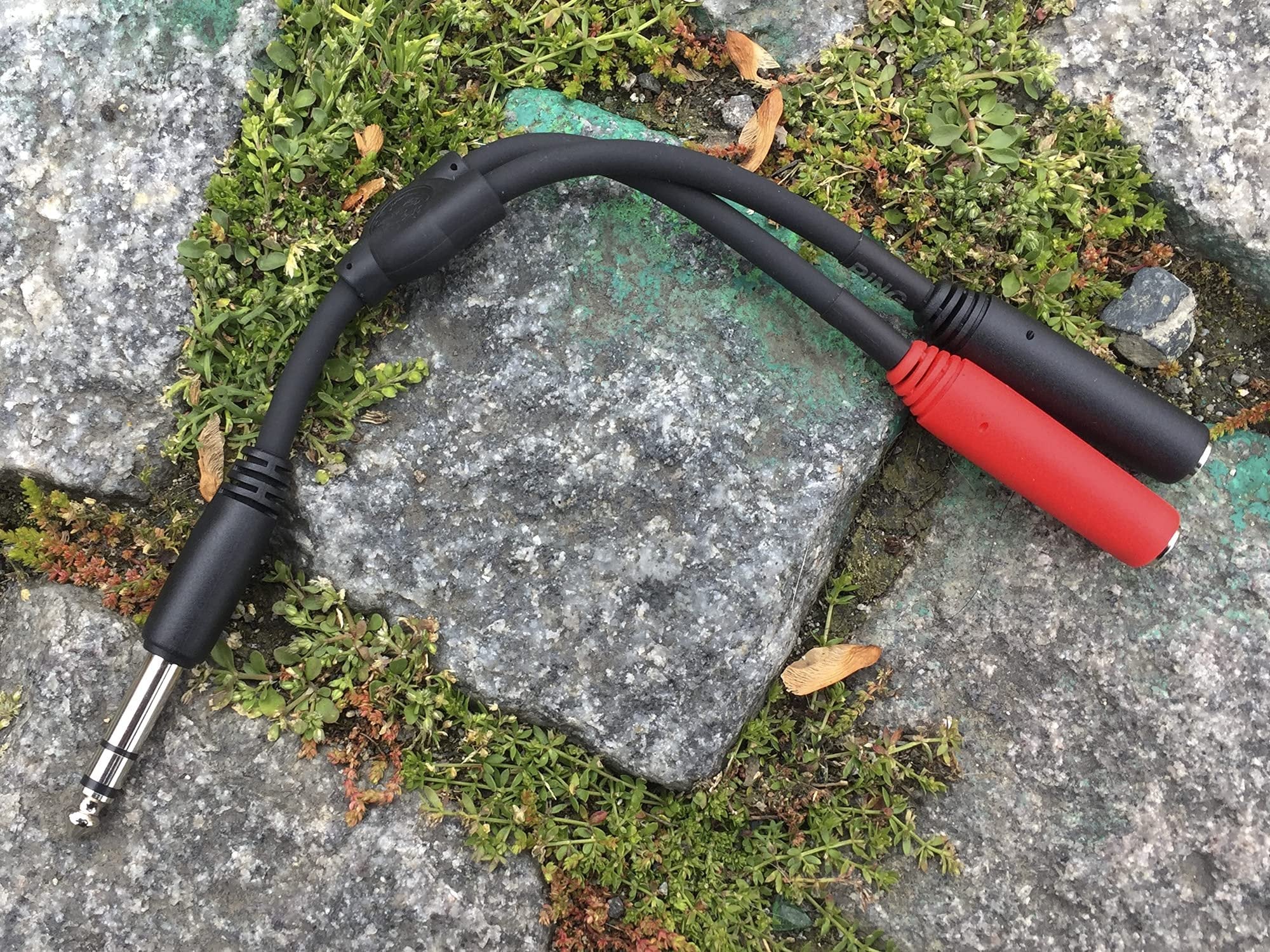 Pig Hog PY-S214M 1/4" TRS (Male) to Dual Mono 1/4" (Male) Y-Cable, 6"