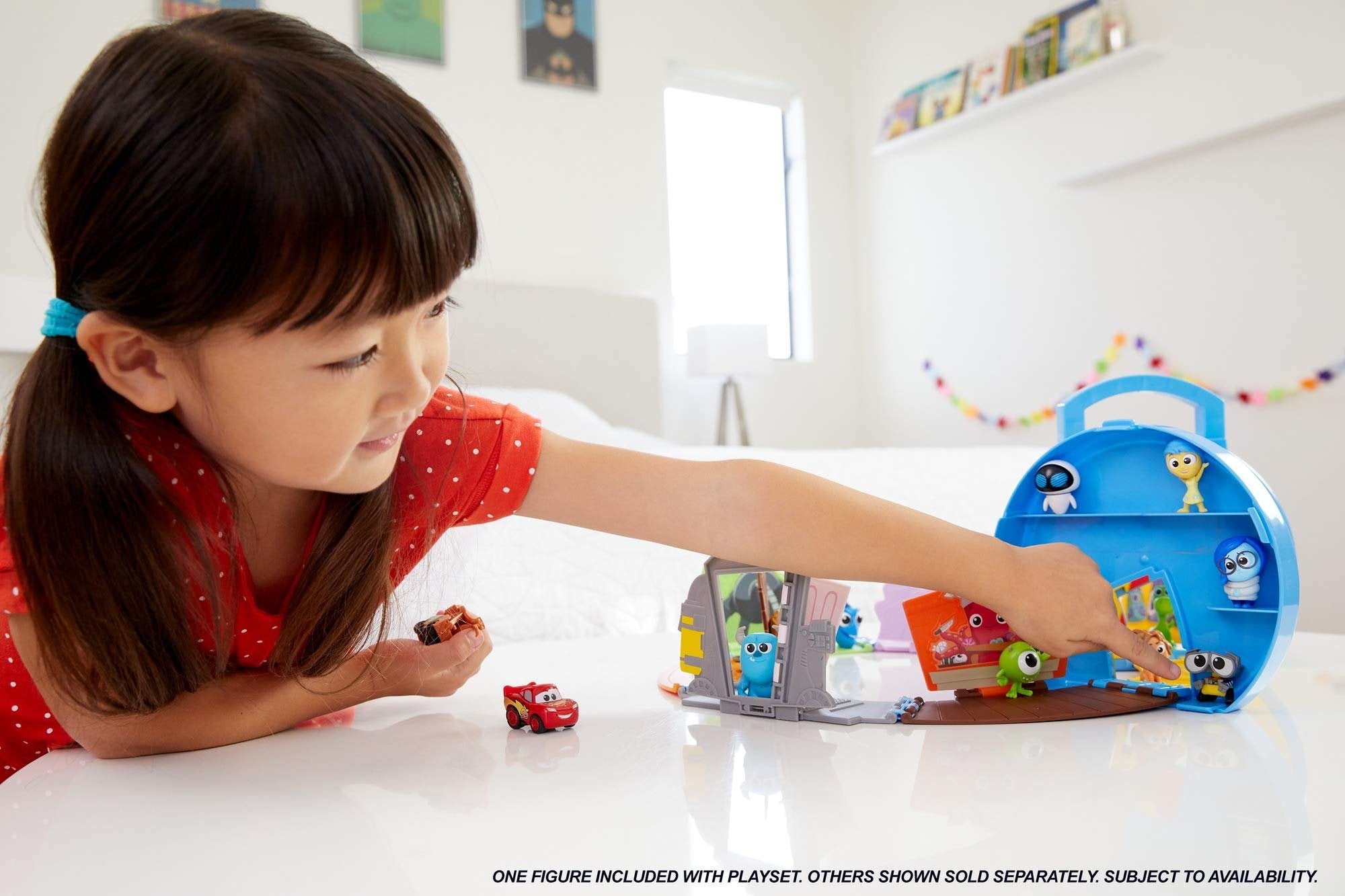 Mattel Disney Pixar Minis World of Pixar Playset Multiple Movies for Storytelling and Portable Play, Includes Mini Mr. Incredible Figure, Folds up, Kids Ages 3 and Up