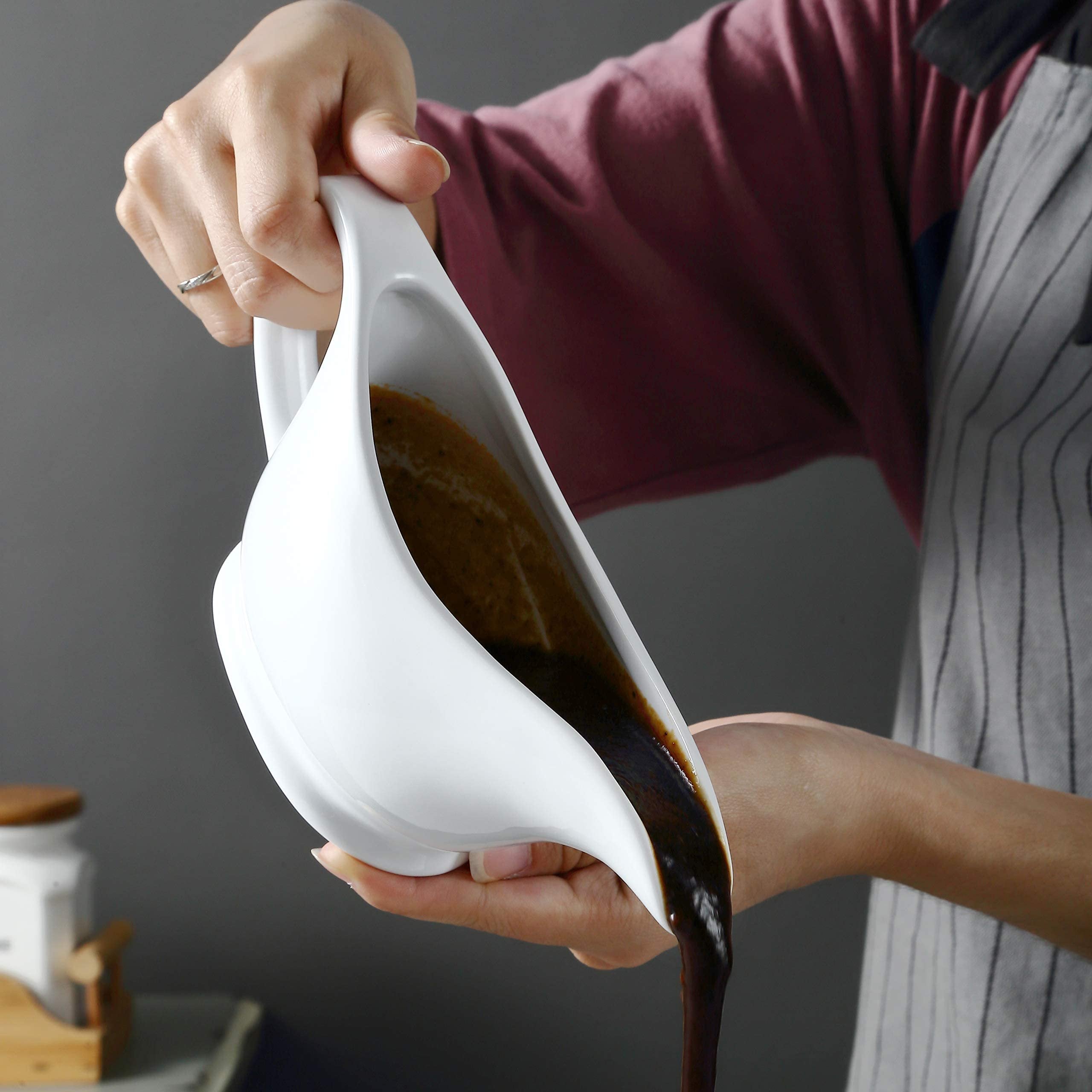 Bruntmor 11 Oz White Ceramic Gravy Boat With Tray, 11 Ounce Small Ceramic Serving Dish, Dispenser with Tray For Sauces, Gravy Boats With Saucer For Dinner