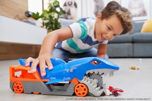 Hot Wheels Toy Car Playset, Shark Chomp Transporter & 1:64 Scale Car, Connects to Track & Stores 5 1:64 Scale Vehicles