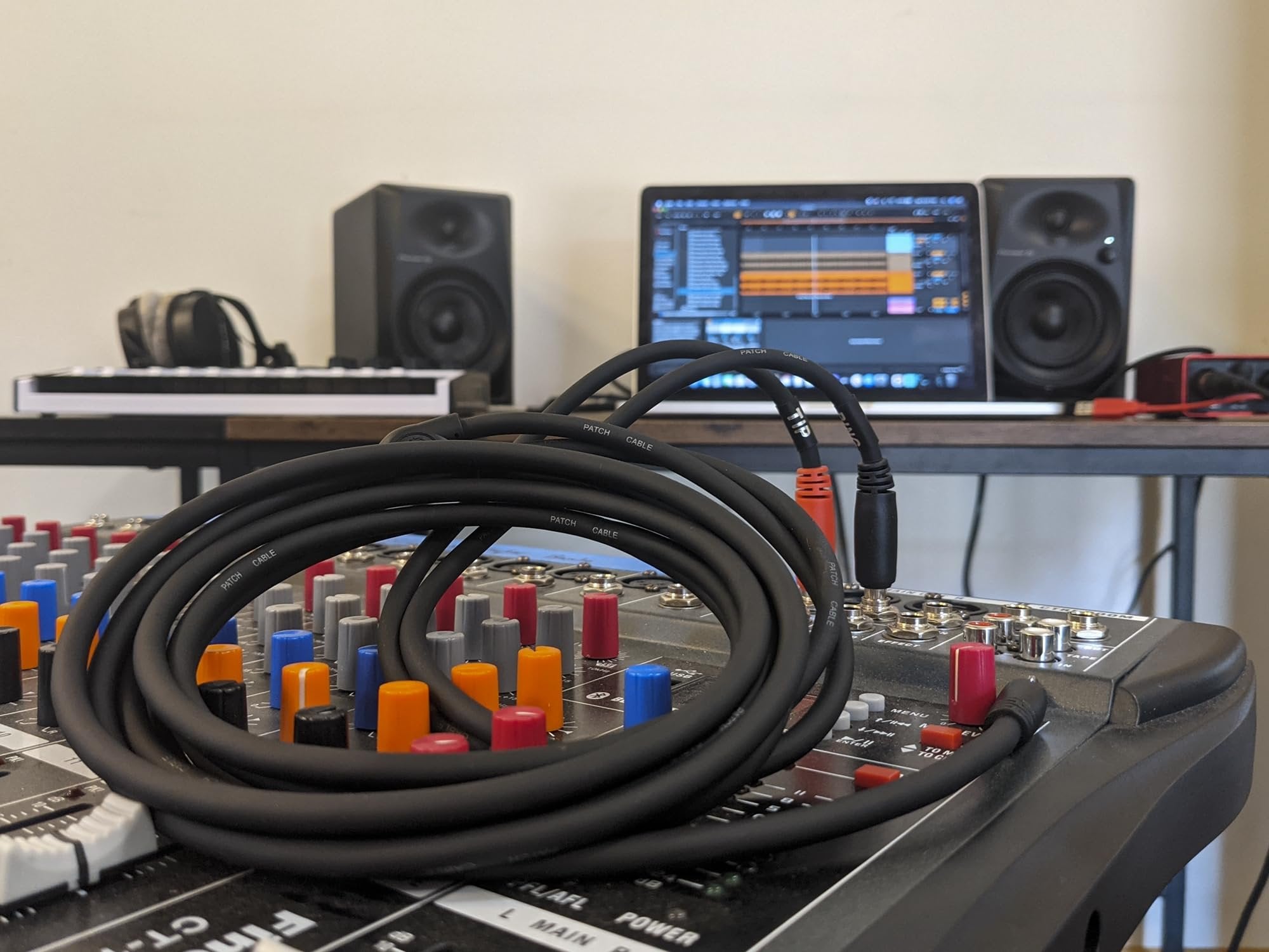 Pig Hog PB-S3410 3.5 mm Stereo to Dual 1/4" Mono (Male) Stereo Breakout Cable, 10 Feet