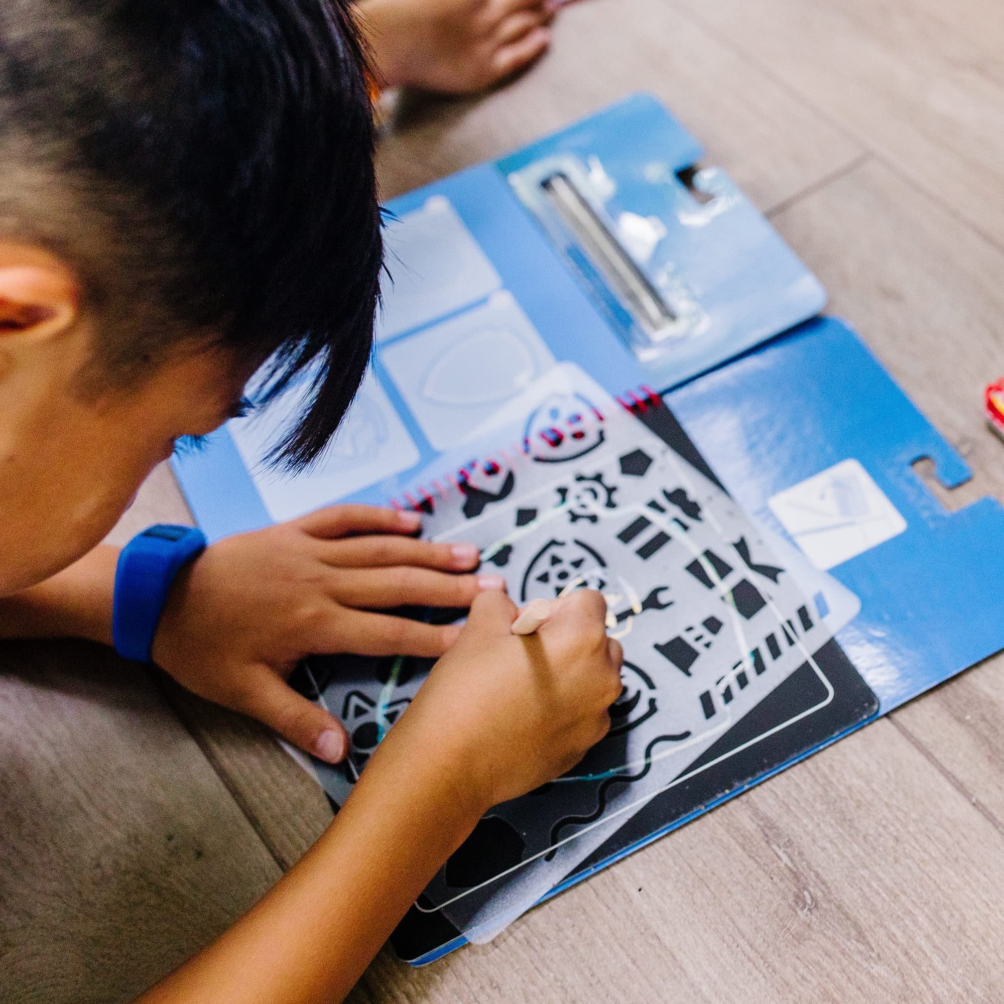 Melissa & Doug PAW Patrol Scratch Art Pad - Marshall Colour Reveal Travel Activity Pad