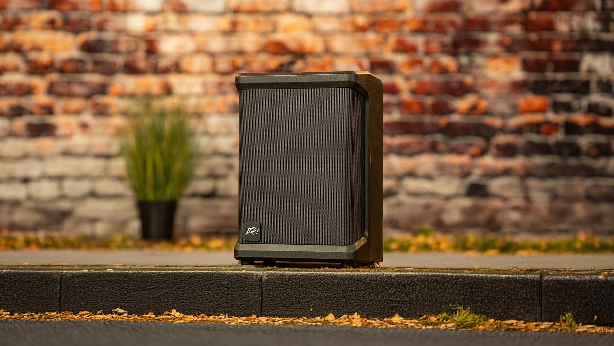 Peavey Solo® Battery Powered Portable PA and Busking Amp, 10-Hour Battery Life, Bluetooth, 4-Channels, Lightweight, Fast Rechargeable Battery, Guitar Input, Reverb Included