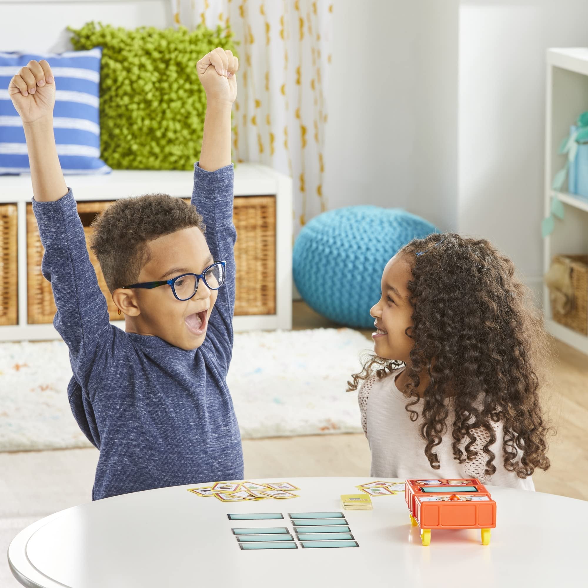 Hasbro Gaming Operation X-Ray Match Up Board Game for 2 or More Players, Matching Game for Kids Ages 4 and Up, with Lights and Sounds