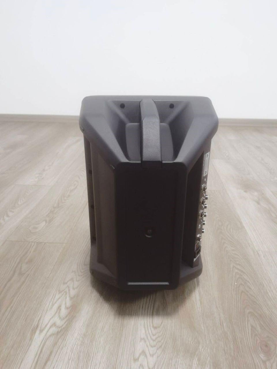 ANTAKIPRO AP-8BT 8-inch AC-DC Powered DJ PA Speaker Bluetooth System Cabinet with Digital Signal Processor 400 Watts Rms 90-240 Volts Automatic