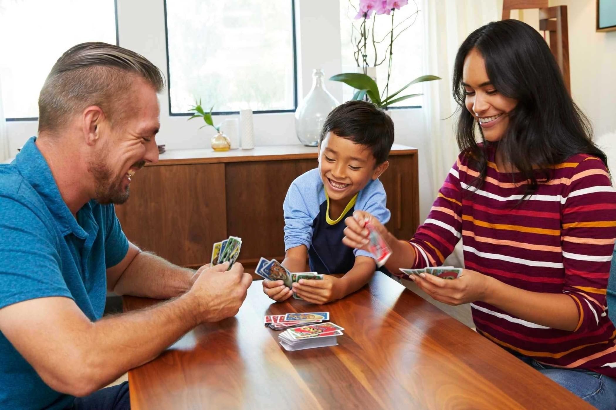 Mattel Games UNO Junior Card Game for Kids with Simple Rules, Levels of Play and Animal Matching for 2-4 Players