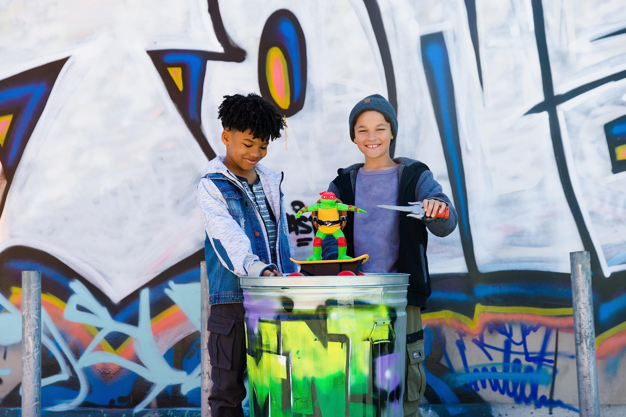 Teenage Mutant Ninja Turtles Raphael Cowabunga Skate RC - Imitates Real Skate Tricks - 2.4 GHz Remote Control - Ages 3+