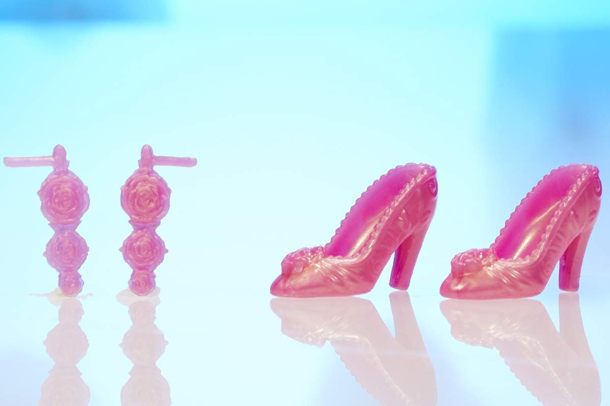 Disney Princess Style Series 08 Belle, Contemporary Style Fashion Doll with Accessories, Collectable Toy for Girls 6 Years and Up