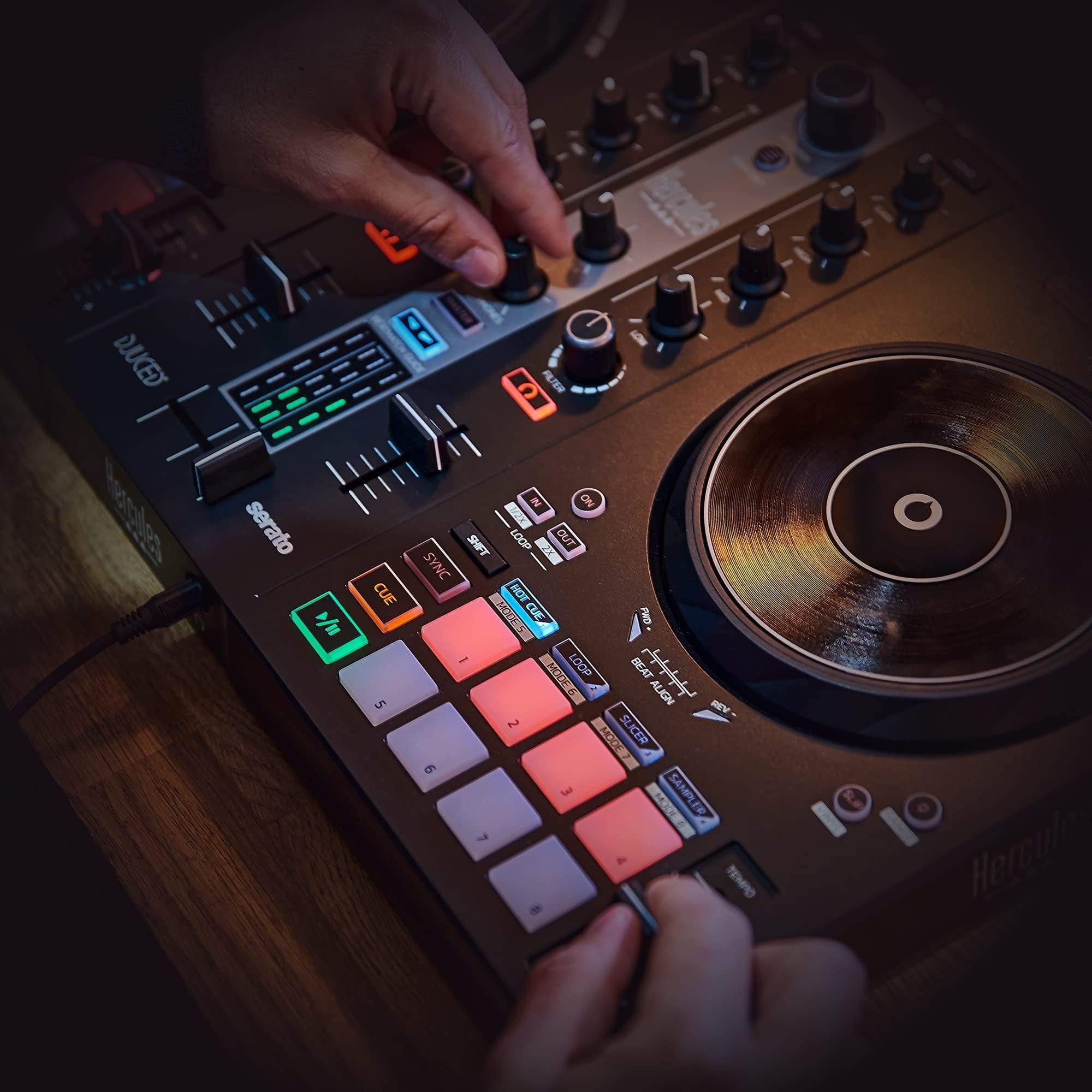 Hercules DJControl Inpulse 300 MK2 with Rubber Pads, Serato DJ Lite Software and Beatmatch Guide