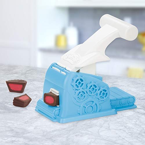 Play-Doh Kitchen Creations Candy Delight Playset for Kids 3 Years and Up with 5 Cans, Non-Toxic