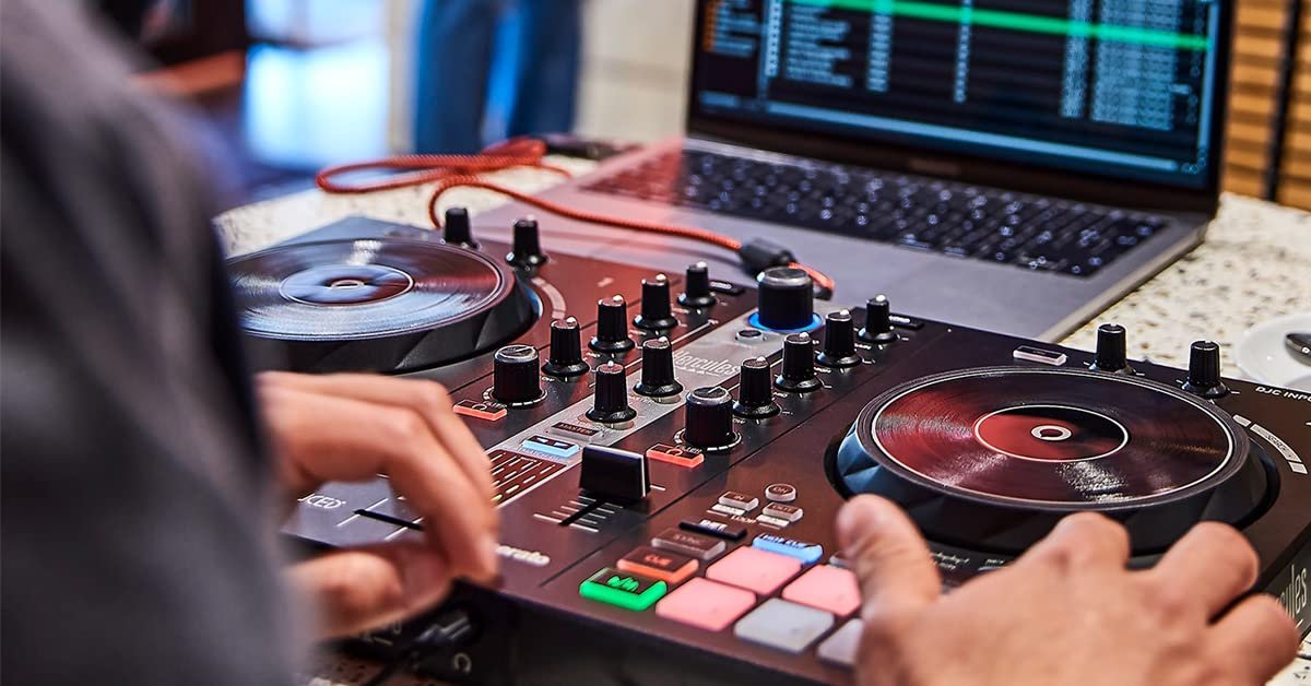 Hercules DJControl Inpulse 300 MK2 with Rubber Pads, Serato DJ Lite Software and Beatmatch Guide