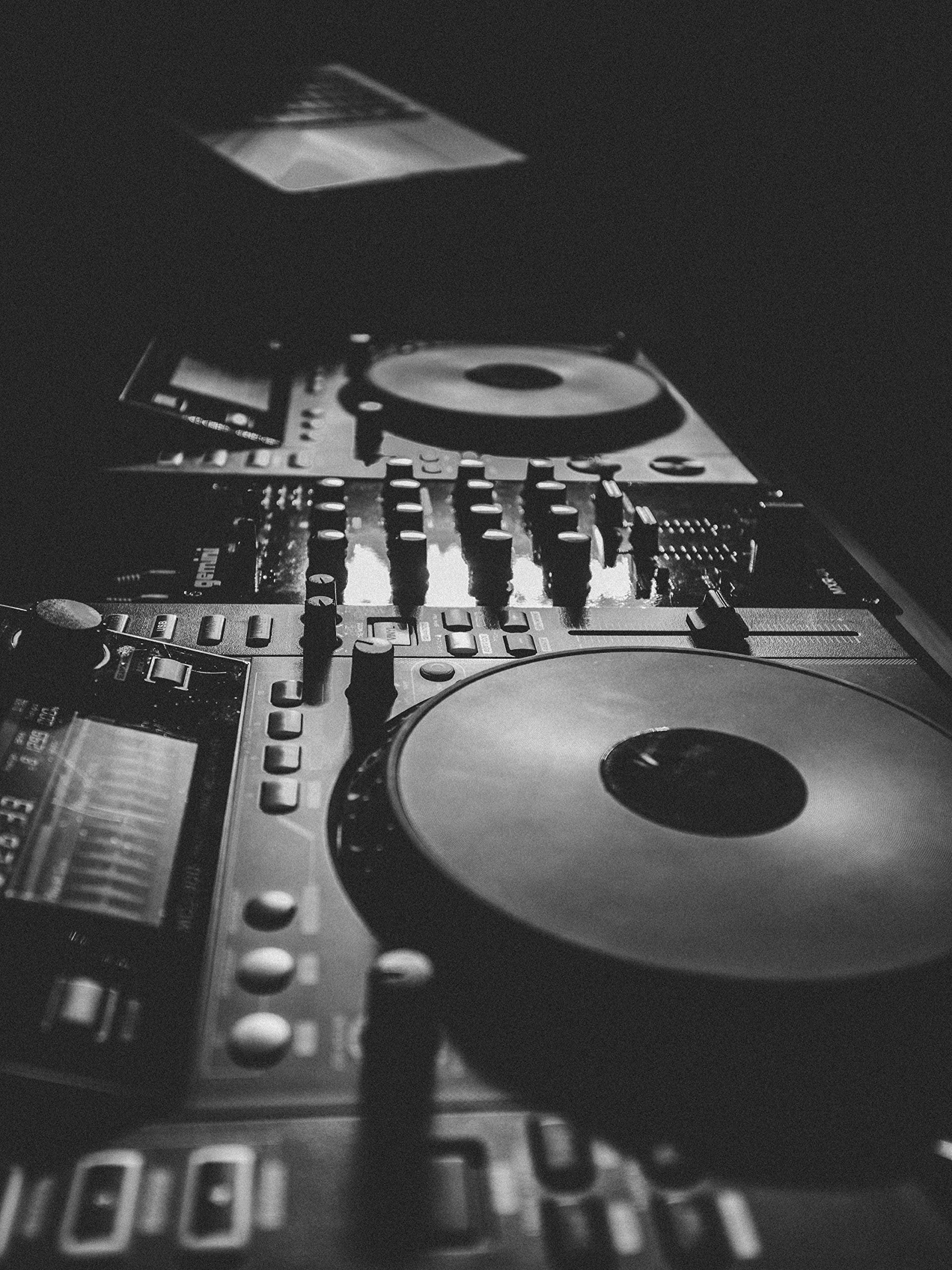Gemini Sound MDJ-900 - Elite Multi-Media Player with Superior Playback, Responsive Controls, and Advanced DJ Tools