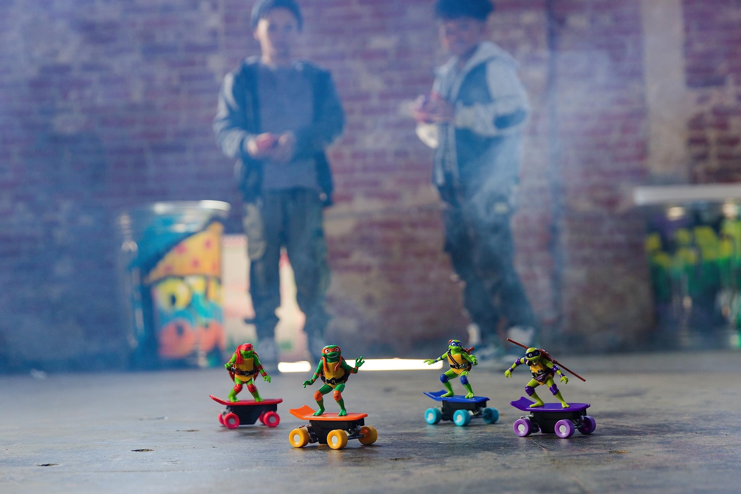 Teenage Mutant Ninja Turtles Toy, Leonardo Half Pipe RC Skate Vehicle, 2.4 GHz Skateboard Controller, Mutant Mayhem TMNT Remote Control Toy for Kids, Ages 3+