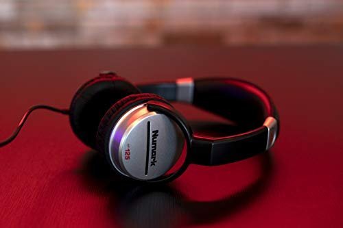 Numark HF125 | Ultra-Portable Professional DJ Headphones With 6ft Cable, 40mm Drivers for Extended Response & Closed Back Design for Superior Isolation, Silver, Оne Расk