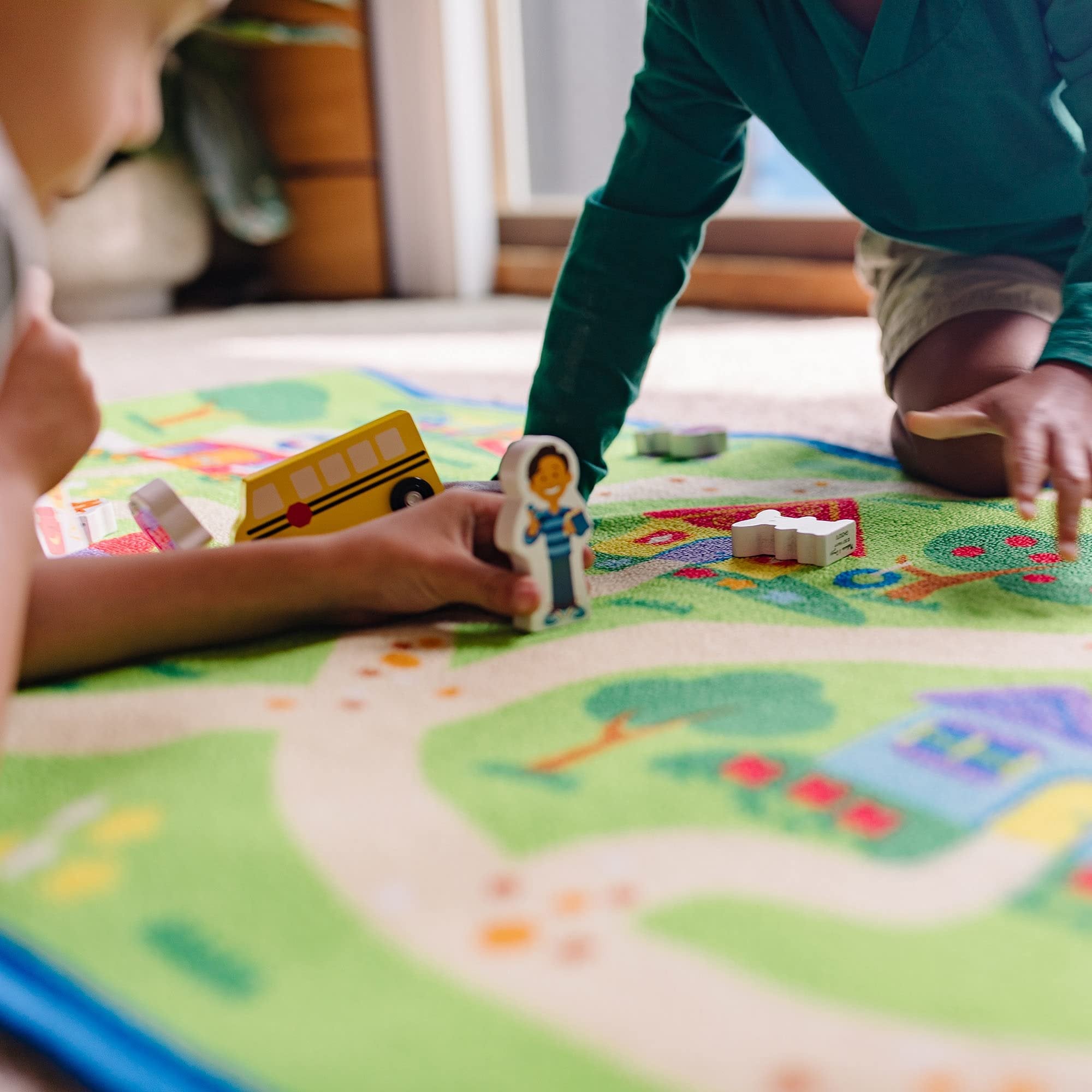 Melissa & Doug Blue's Clues & You! Blue's Neighborhood Activity Rug (44 Inches x 26 Inches Rug, 9 Wooden Play Pieces)