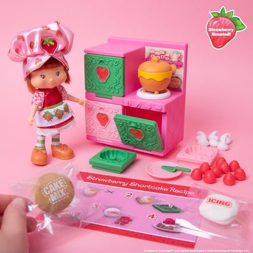 The Loyal Subjects Strawberry Shortcake Sweet Scented 5.5-inch Posable Fashion Doll in Exclusive Baking Dress and Berry Bake Playset with Oven, Baking Mixtures and Cooking Accessories