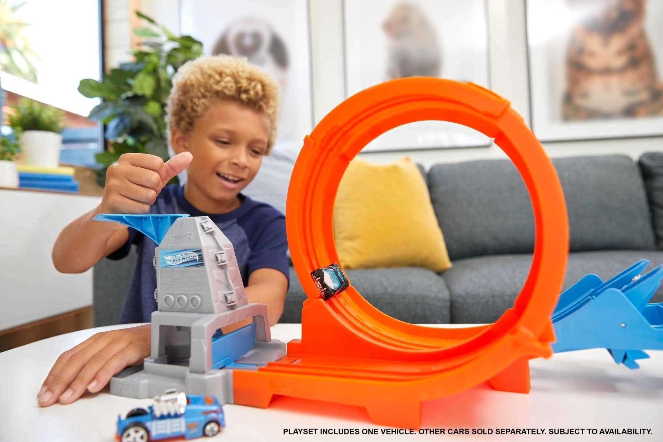 Hot Wheels Toy Car Track Set Loop Stunt Champion, Dual-Track Loop with Dual-Launcher, Includes 1:64 Scale Toy Car